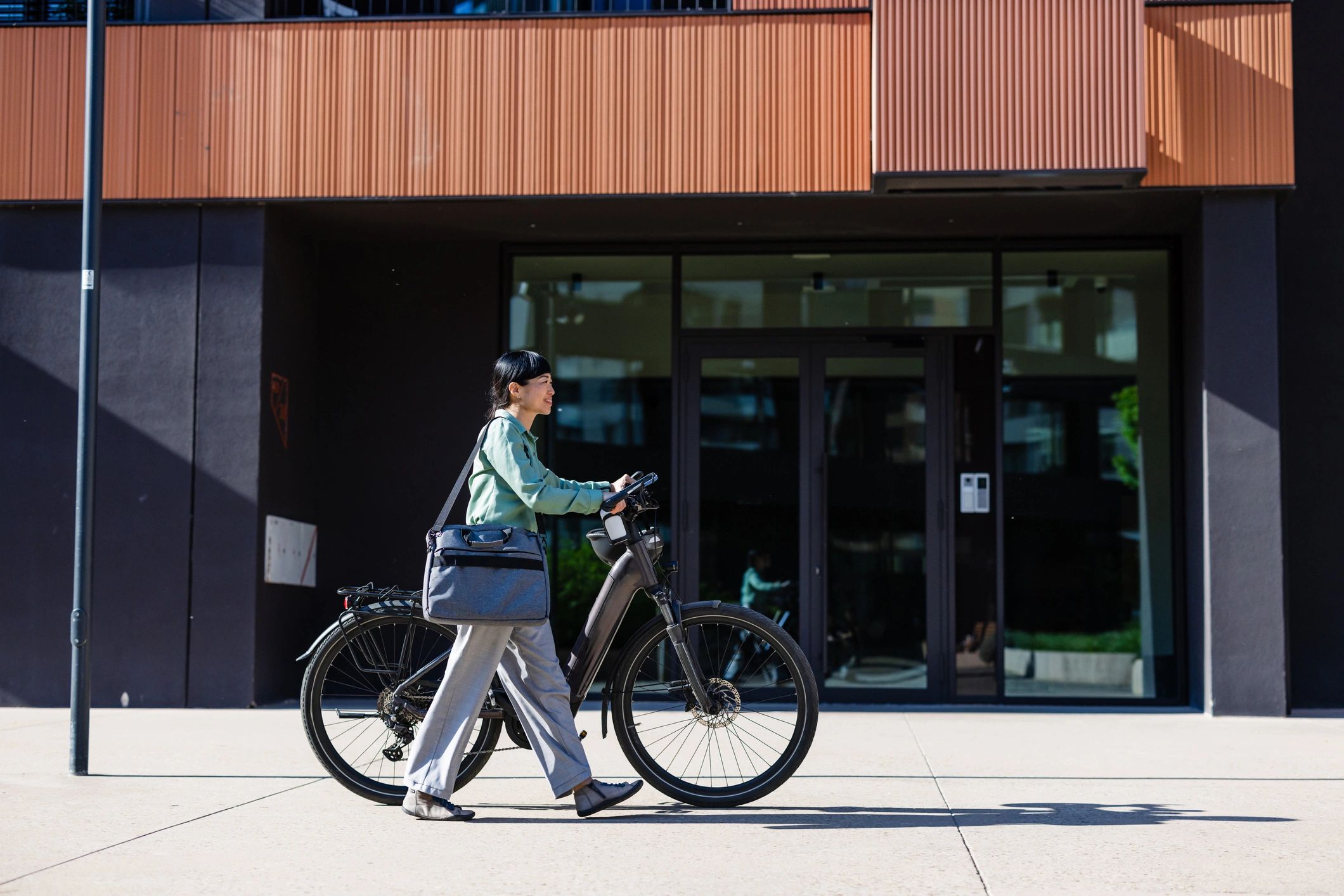 Shop staff assisting a city commuter with bike selection